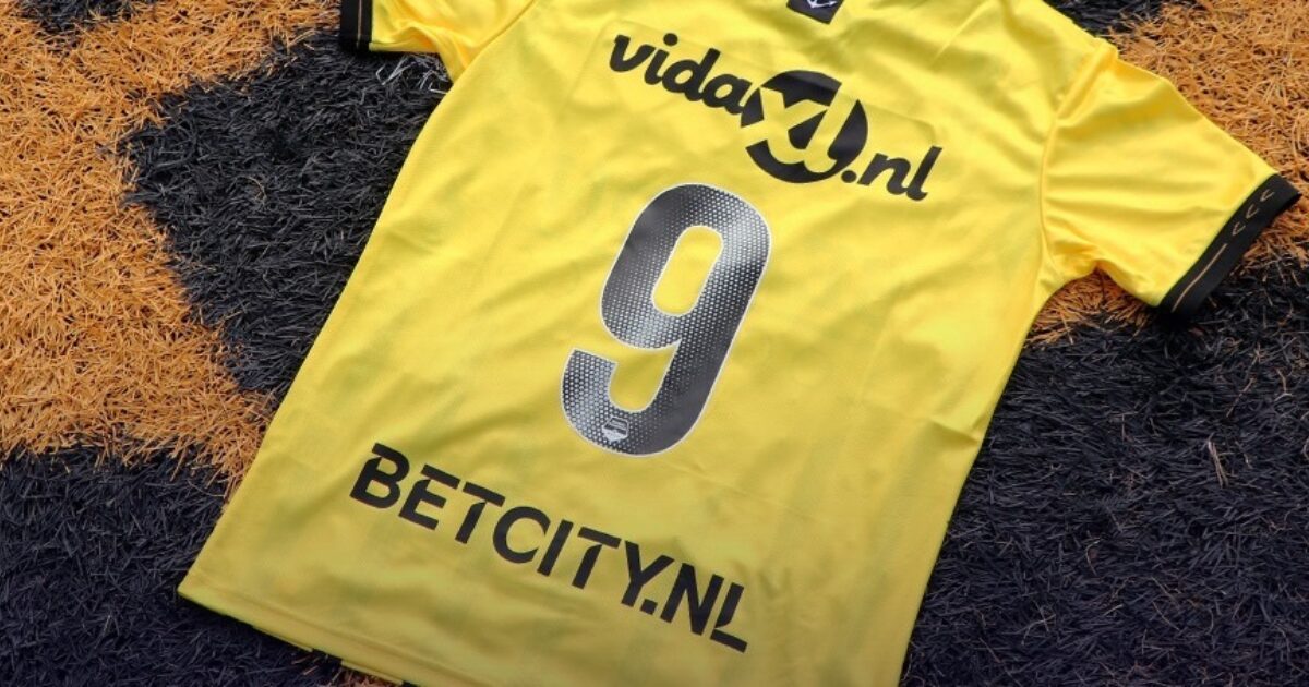 Betcity branding met voetbalachtergrond