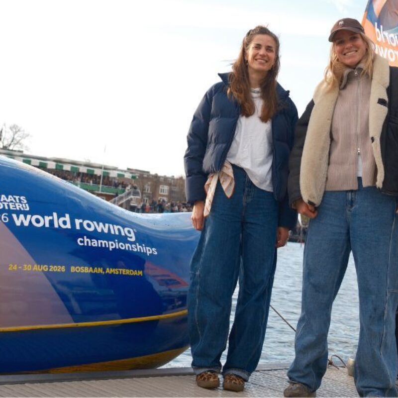 Varende WK-klomp “Cloggy” gedoopt tijdens Heineken Roeivierkamp